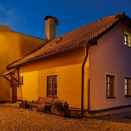 Kristian - House And Garden By Kh بيت للعطل *