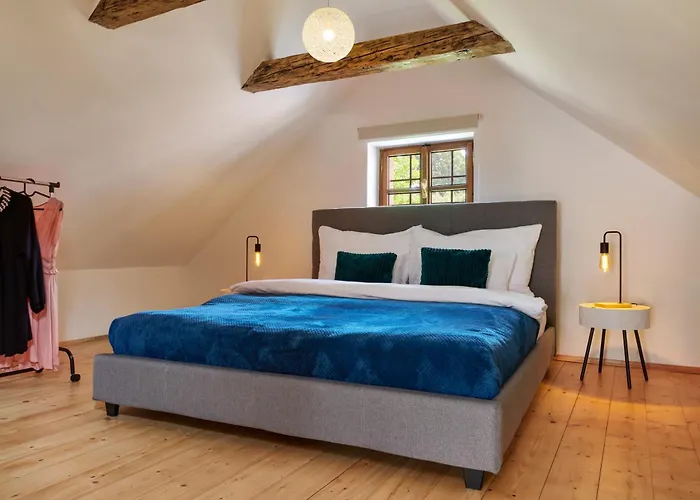 Kristian - House And Garden By Kh Nyaraló